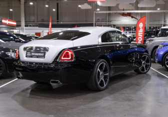 Подержанный автомобиль Rolls-Royce Wraith 2016 года (13 фото)