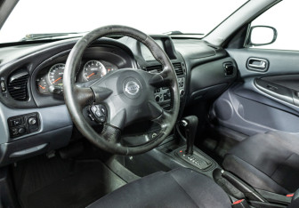 Подержанный автомобиль Nissan Almera Sedan 2004 года (11 фото)