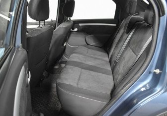 Подержанный автомобиль Renault Logan Sedan 2010 года (11 фото)