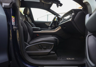 Подержанный автомобиль Audi Q8 2019 года (31 фото)