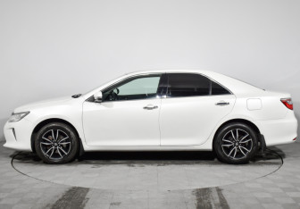 Подержанный автомобиль Toyota Camry Sedan 2016 года (8 фото)