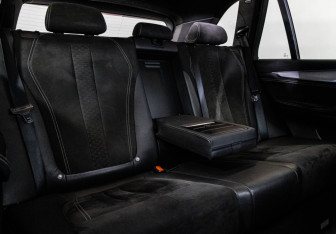 Подержанный автомобиль BMW X5 2017 года (25 фото)