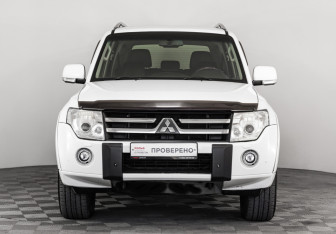 Подержанный автомобиль Mitsubishi Pajero 2011 года (2 фото)