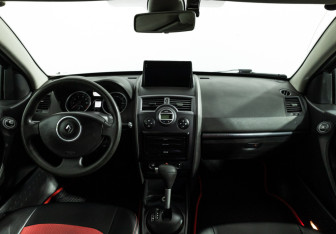 Подержанный автомобиль Renault Megane Sedan 2007 года (13 фото)