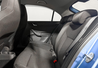 Подержанный автомобиль Skoda Rapid Liftback 2014 года (12 фото)
