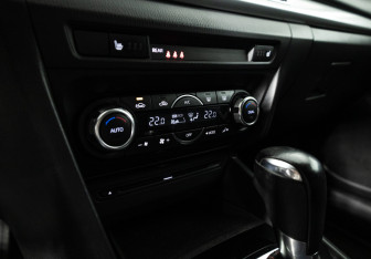 Подержанный автомобиль Mazda 3 Hatchback 2014 года (18 фото)