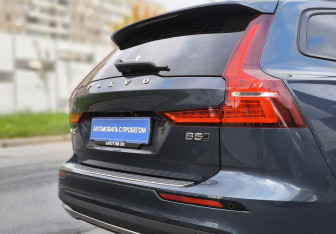 Подержанный автомобиль Volvo V60 Cross Country 2023 года (8 фото)