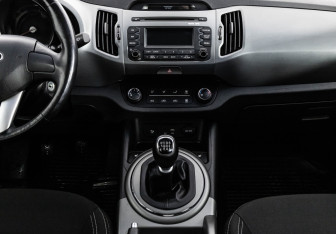 Подержанный автомобиль Kia Sportage 2015 года (13 фото)