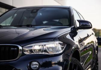 Подержанный автомобиль BMW X6 2017 года (2 фото)