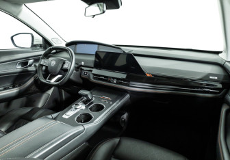 Подержанный автомобиль Changan UNI-K 2022 года (9 фото)