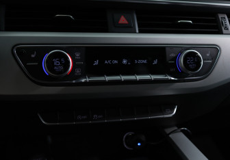 Подержанный автомобиль Audi A4 Sedan 2019 года (17 фото)