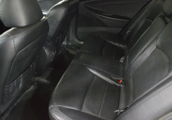Подержанный автомобиль Hyundai Sonata 2011 года (11 фото)