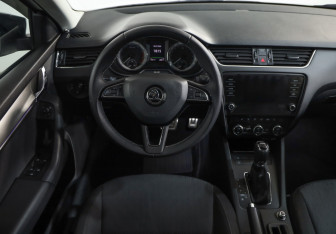 Подержанный автомобиль Skoda Octavia Liftback 2017 года (10 фото)