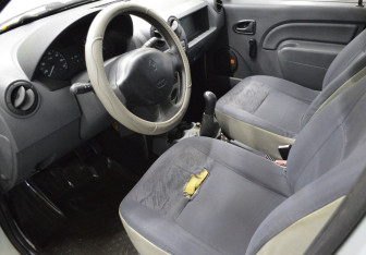 Подержанный автомобиль Renault Logan Sedan 2009 года (10 фото)