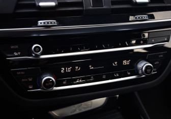 Подержанный автомобиль BMW X3 2021 года (18 фото)