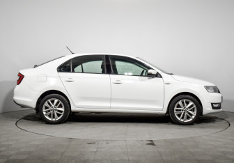 Подержанный автомобиль Skoda Rapid Liftback 2018 года (4 фото)