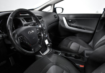 Подержанный автомобиль Kia Ceed Hatchback 2014 года (9 фото)