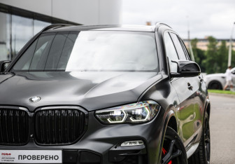 Подержанный автомобиль BMW X5 2021 года (2 фото)