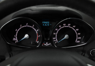 Подержанный автомобиль Ford Fiesta Sedan 2016 года (12 фото)