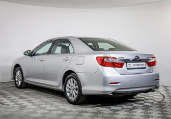 Подержанный автомобиль Toyota Camry Sedan 2014 года (7 фото)