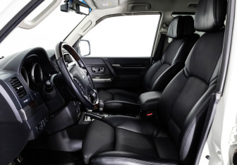 Подержанный автомобиль Mitsubishi Pajero 2019 года (18 фото)