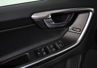 Подержанный автомобиль Volvo XC60 2012 года (17 фото)