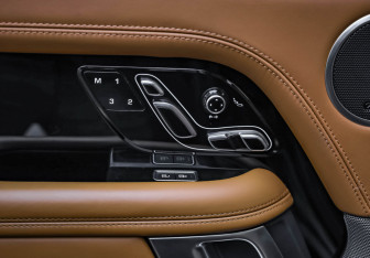 Подержанный автомобиль Land Rover Range Rover 2021 года (17 фото)