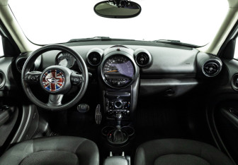 Подержанный автомобиль MINI Countryman 2014 года (13 фото)