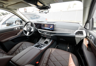 Подержанный автомобиль BMW X5 2024 года (11 фото)
