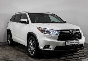 Подержанный автомобиль Toyota Highlander 2015 года (3 фото)