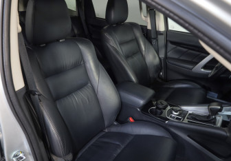 Подержанный автомобиль Mitsubishi Pajero Sport 2018 года (23 фото)