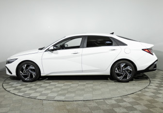 Подержанный автомобиль Hyundai Elantra Sedan 2024 года (8 фото)
