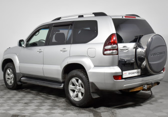 Подержанный автомобиль Toyota Land Cruiser Prado 2008 года (7 фото)