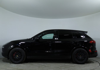 Подержанный автомобиль Porsche Cayenne 2016 года (9 фото)