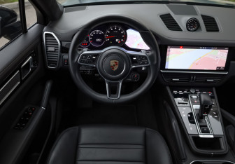 Подержанный автомобиль Porsche Cayenne 2021 года (14 фото)