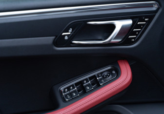 Новый Porsche Macan 2025 (12 фото)