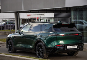 Подержанный автомобиль Voyah Free 2025 года (9 фото)