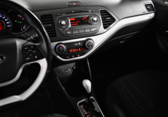 Подержанный автомобиль Kia Picanto 2015 года (19 фото)