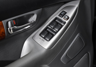 Подержанный автомобиль Toyota Land Cruiser Prado 2007 года (10 фото)