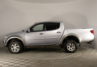 Подержанный автомобиль Mitsubishi L200 2014 года (16 фото)