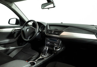 Подержанный автомобиль BMW X1 2012 года (9 фото)