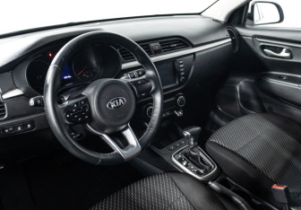 Подержанный автомобиль Kia Rio Sedan 2019 года (11 фото)