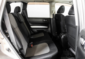 Подержанный автомобиль Nissan X-Trail 2010 года (16 фото)