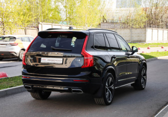 Подержанный автомобиль Volvo XC90 2020 года (6 фото)