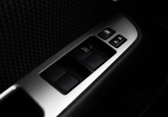 Подержанный автомобиль Nissan Tiida Hatchback 2010 года (13 фото)