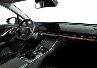 Подержанный автомобиль Omoda C5 2023 года (9 фото)