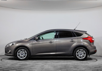 Подержанный автомобиль Ford Focus Hatchback 2013 года (8 фото)