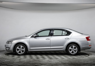Подержанный автомобиль Skoda Octavia Liftback 2014 года (8 фото)