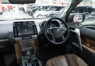 Подержанный автомобиль Toyota Land Cruiser Prado 2021 года (16 фото)