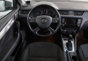 Подержанный автомобиль Skoda Octavia Liftback 2013 года (10 фото)